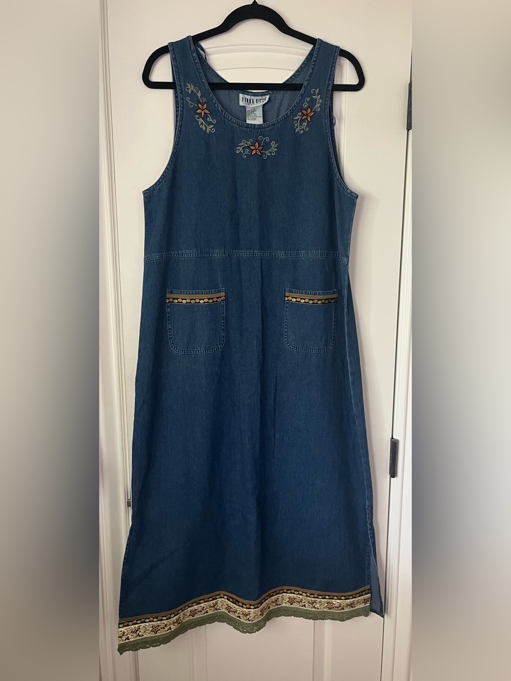 Donna Ricco Blue Denim Embroidered Sleeveless Midi Dress